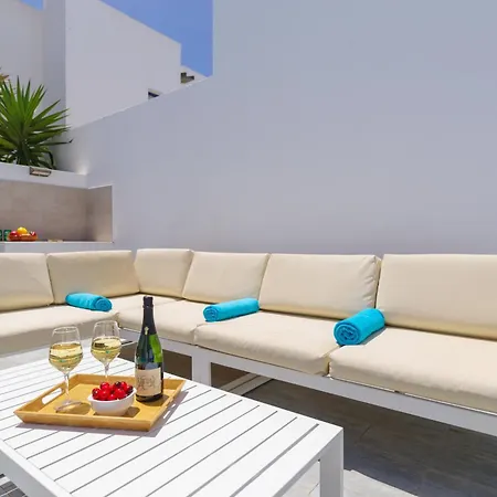 226 - Victoria By Now Ltd * Playa Blanca (Lanzarote)